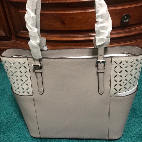✨Michael Kors purse💫SOLD ON ANOTHER SITE!!!🛑 - Picture 4 of 5